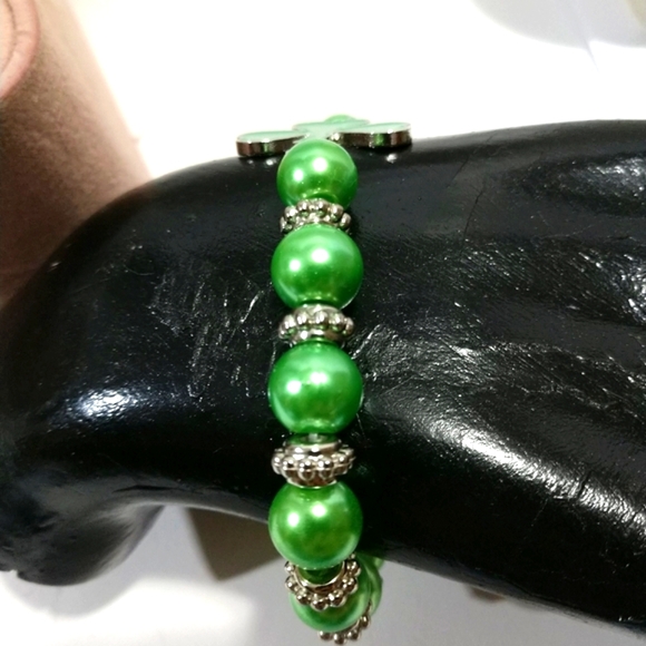 ☘️St. Patrick's Day☘️Stretch Bracelet with Green Pearls and 1 Shamrock … - Picture 7 of 16